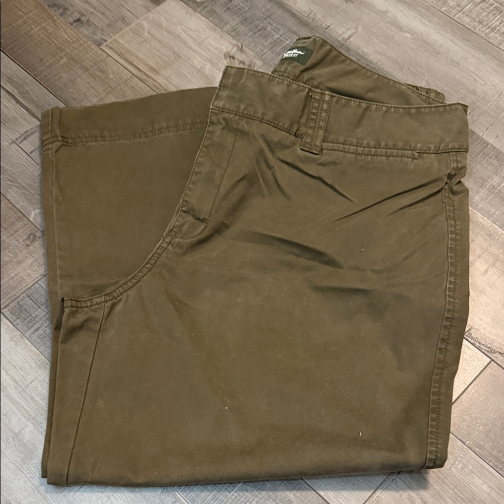 Eddie Bauer Women's Khaki/Olive Capris